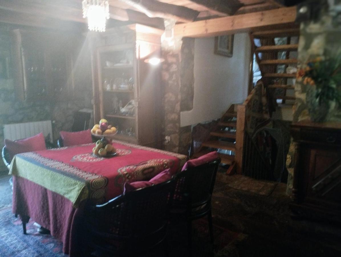 Hostal La Vall Сант Пау де Сегуриес Екстериор снимка