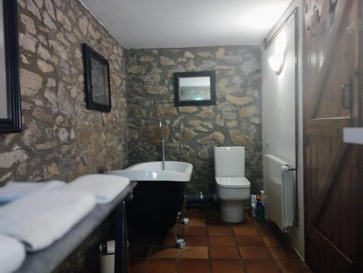 Hostal La Vall Сант Пау де Сегуриес Екстериор снимка