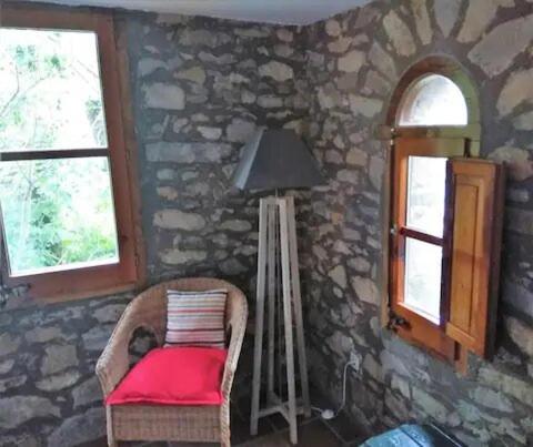 Hostal La Vall Сант Пау де Сегуриес Екстериор снимка